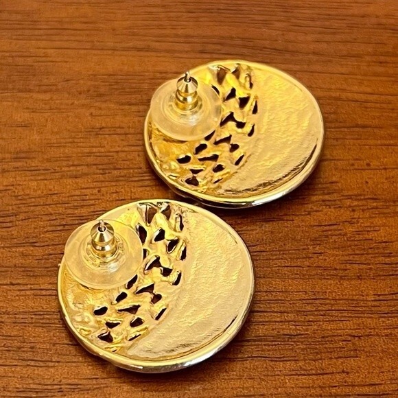 80s Vintage Button Earrings Oversized Pink & Purple Gold Tone Filigree Studs - Picture 4 of 6